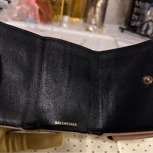 BALENCIAGA Compact leather wallet. - Picture 3 of 16